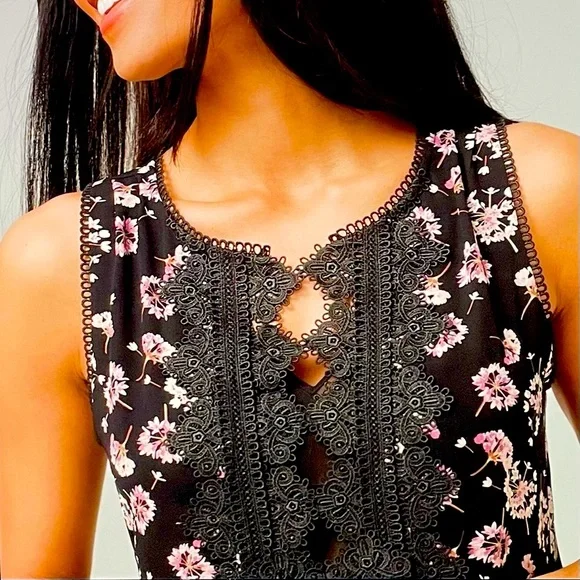 NWOT WHBM Floral Lace Print Top Size XS Petite - Picture 2 of 16